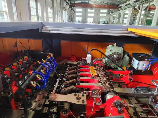 Máquina de rebite cego marca DURA, máquina de fabricação de rebites a frio de alta precisão 380V para aço inoxidável tipo 5 golpes e 5 matrizes