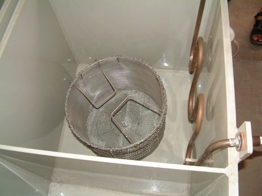 Telhando os parafusos dos pregos surgir pre a maquinaria do tratamento que Passivating a eletro galvanização