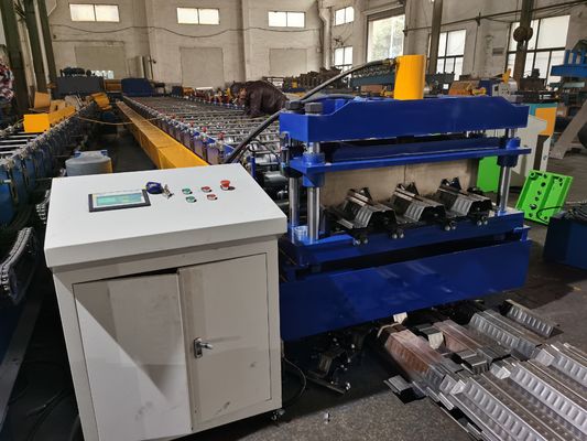 Rolo da plataforma do metal que forma a máquina