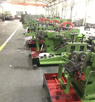 A máquina de perfuração fria do rebite, dois morre tipo de quatro sopros